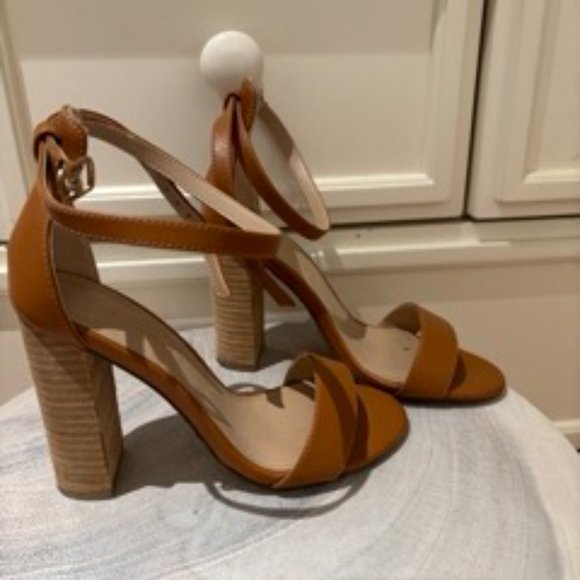 Size 6 Dynamite Wood heels - Picture 2 of 4